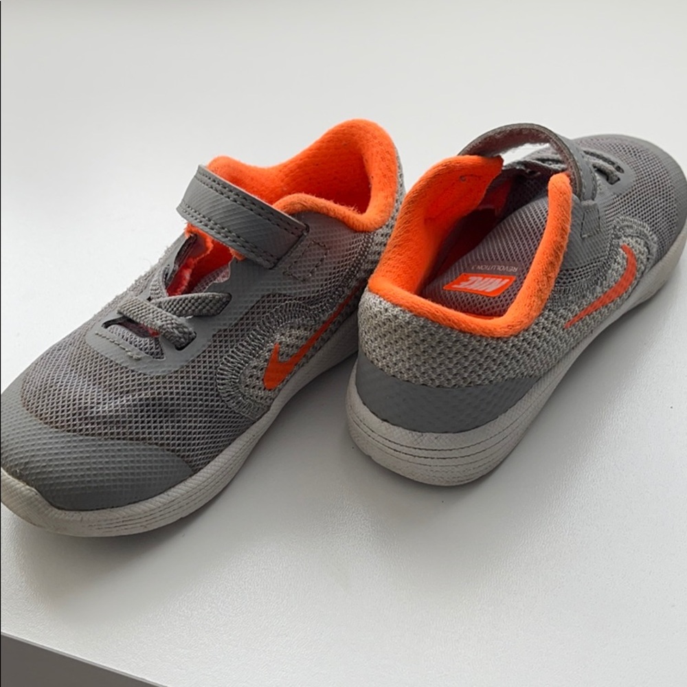 Used toddler Nike revolution shoes